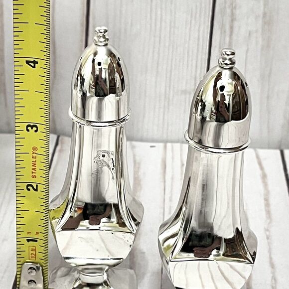 Vintage Oneida Chippendale Set Silverplate Salt Pepper Shakers with Box - Picture 5 of 5